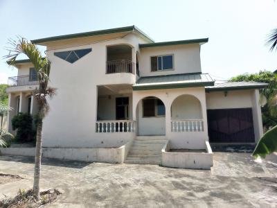 8 Bedrooms House for sale at Takoradi, Sekondi-Takoradi